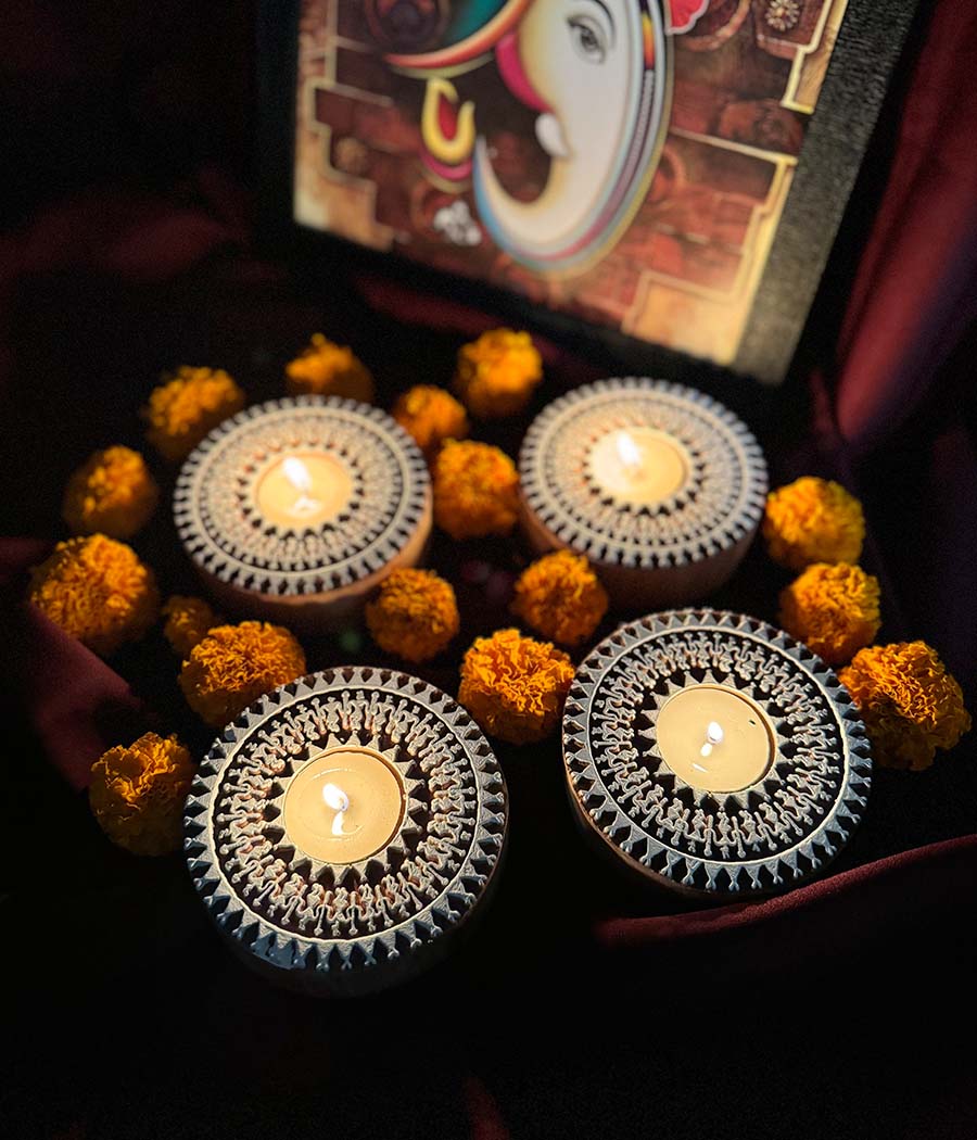 Wooden Devotion Diya (Set of 4 Diyas)