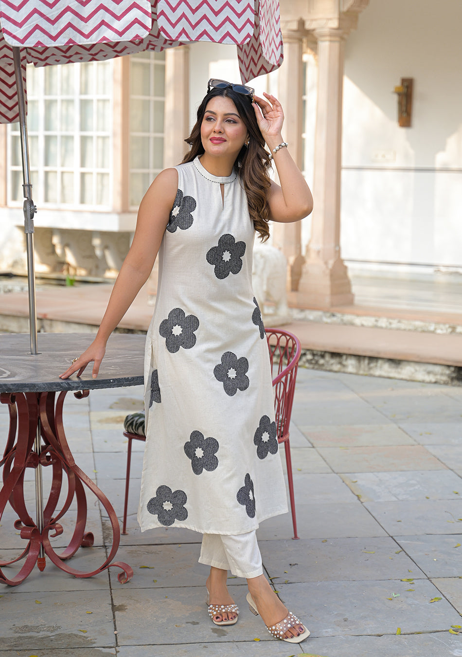 ARAVALII EMBROIDERED BLACK FLOWER SUIT SET