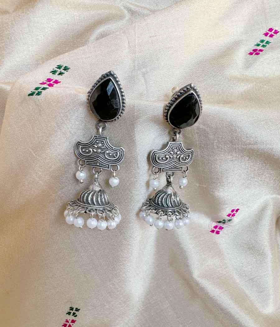 Charcoal Gem Pearl Cascade Dangler