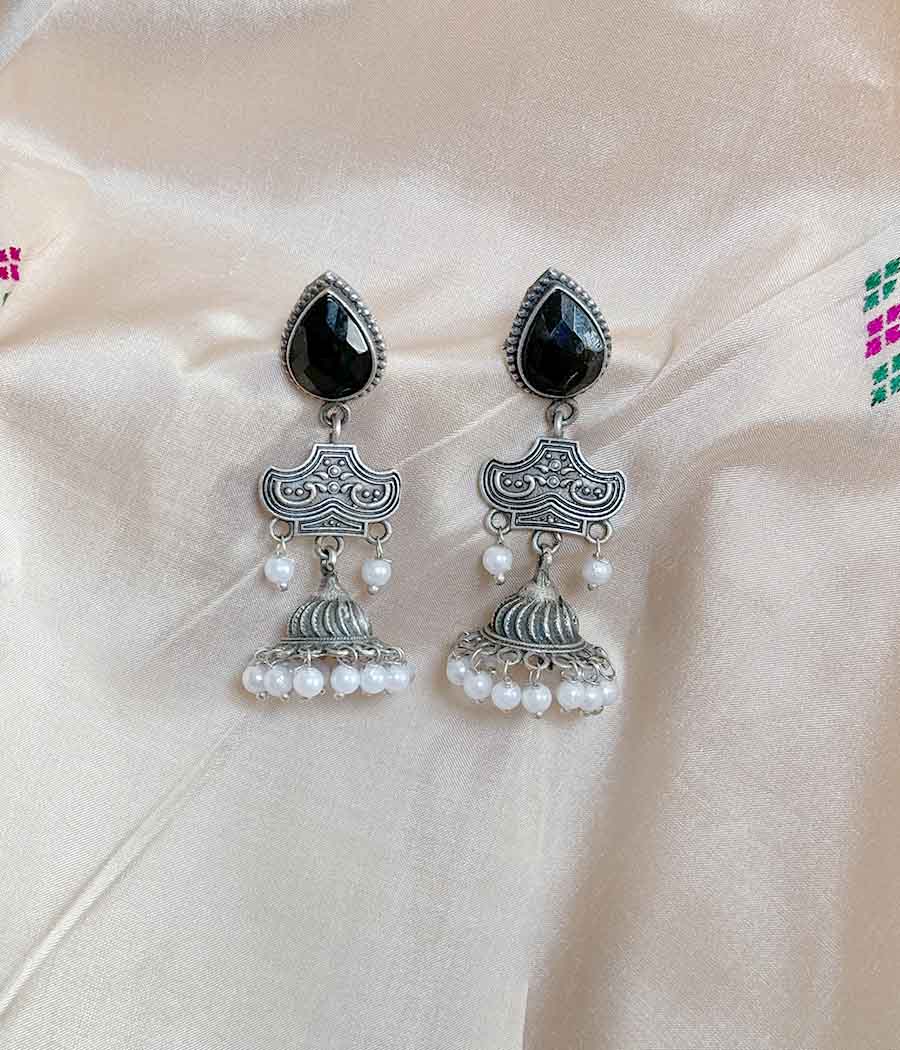 Charcoal Gem Pearl Cascade Dangler