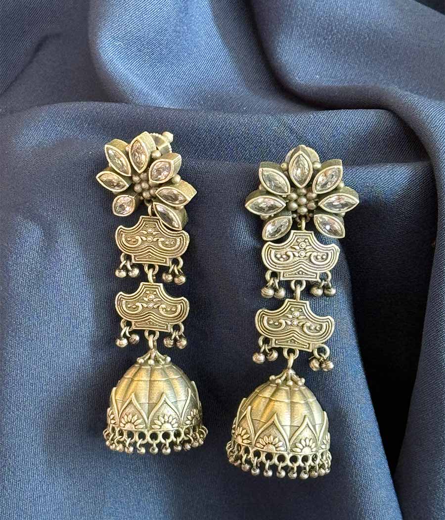 Snowy Petal Long Jhumka