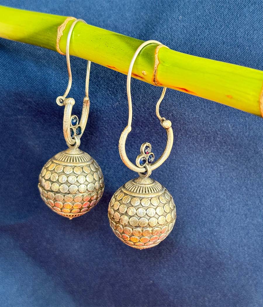 BLUE SPHERE ELEGANCE DANGLERS