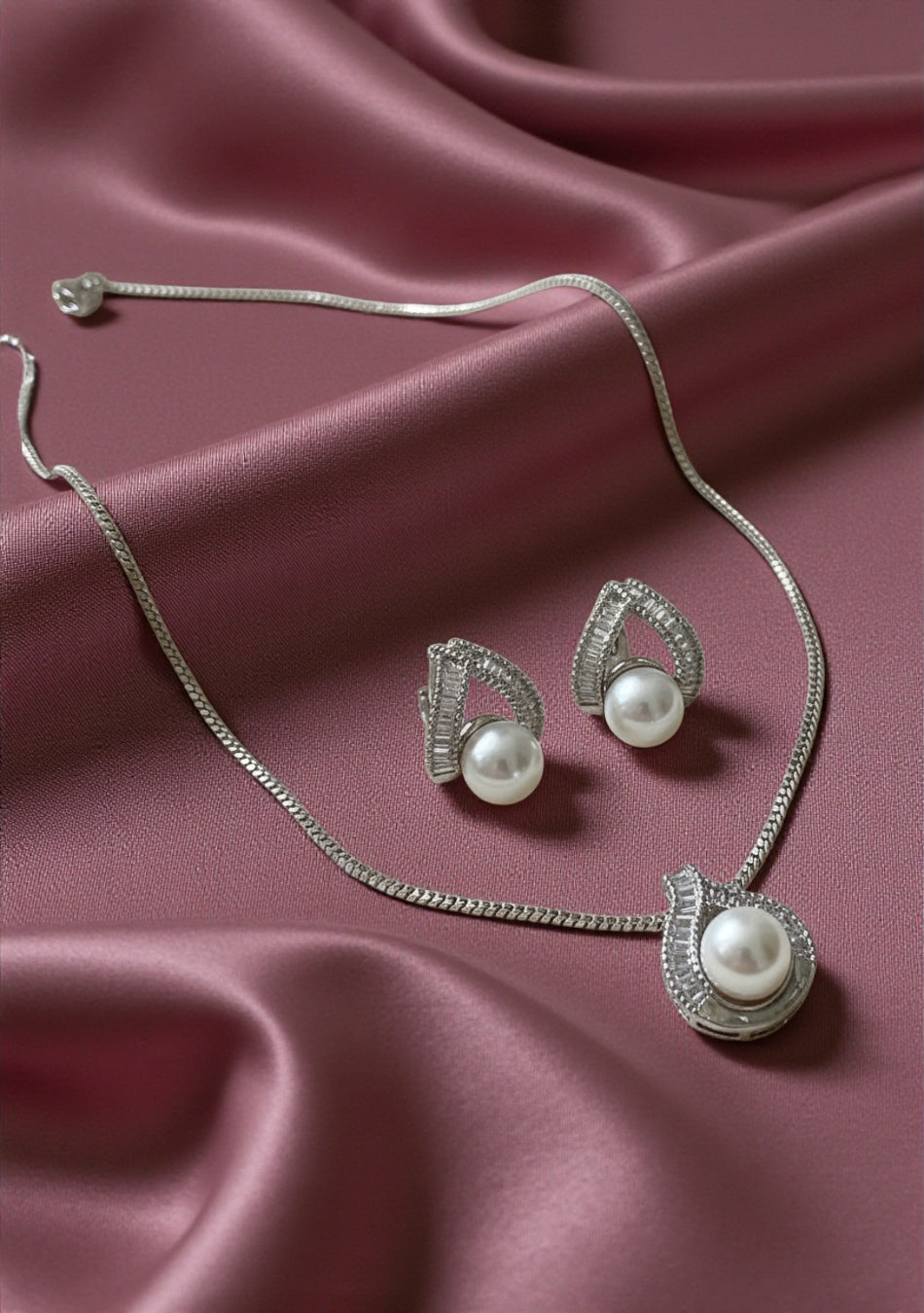 Snow Pearl Elegance Pendant Set