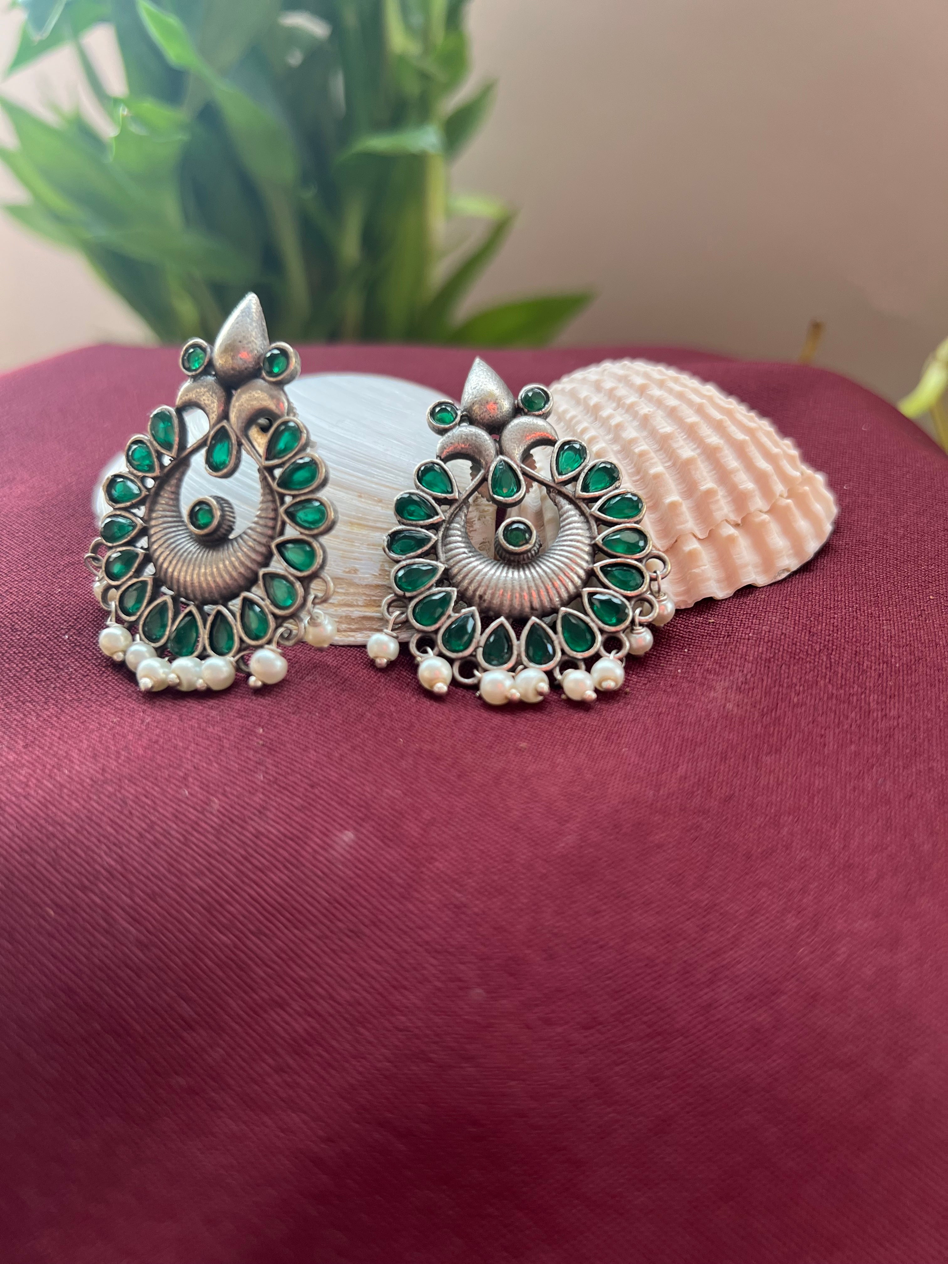 Oblong Verde Pearl Studs