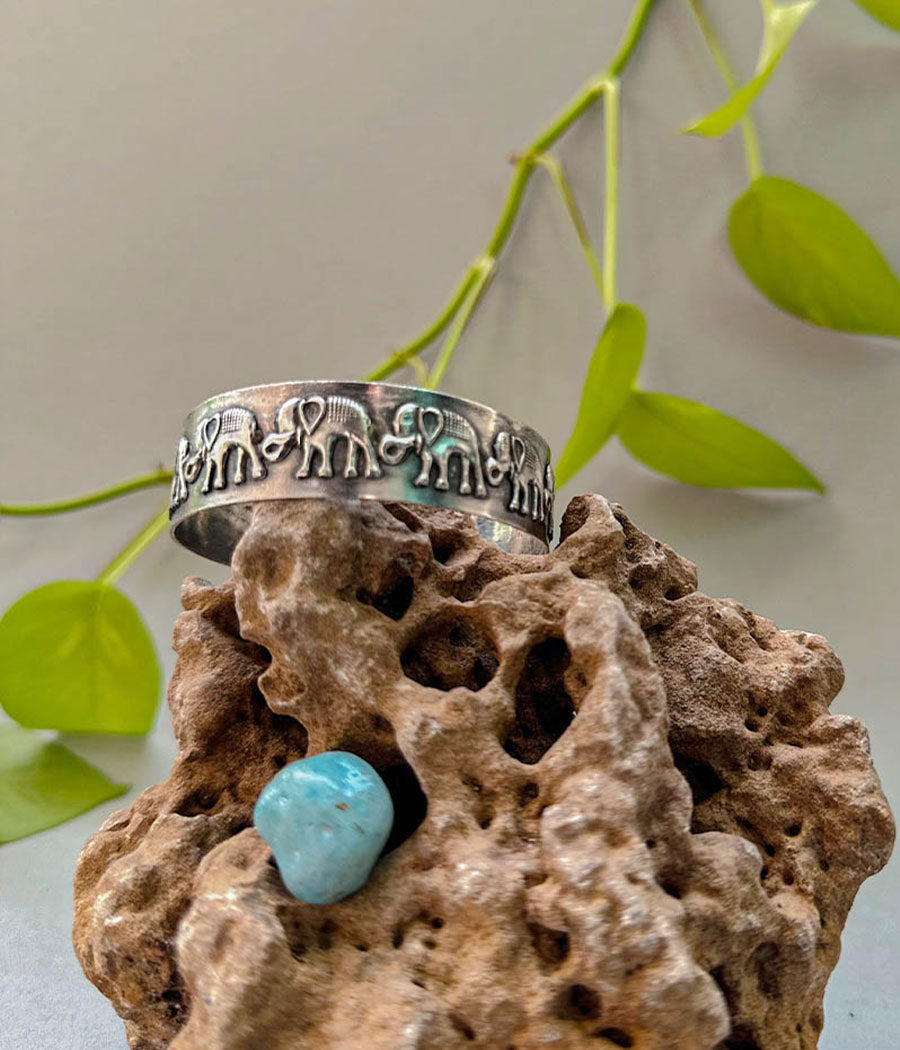 Beautiful Elephant crafted Chunky Bangle
