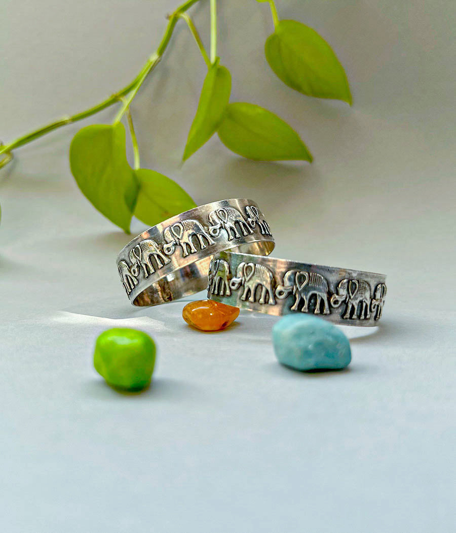 Beautiful Elephant crafted Chunky Bangle