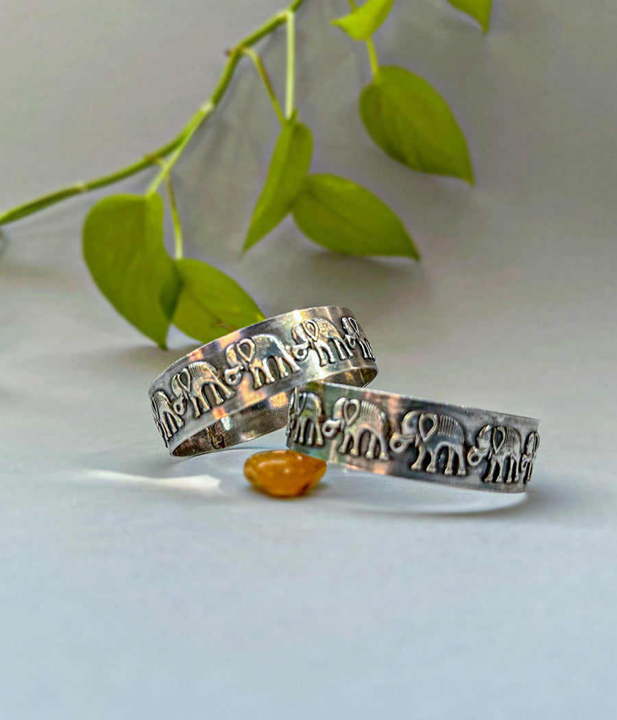 Beautiful Elephant crafted Chunky Bangle