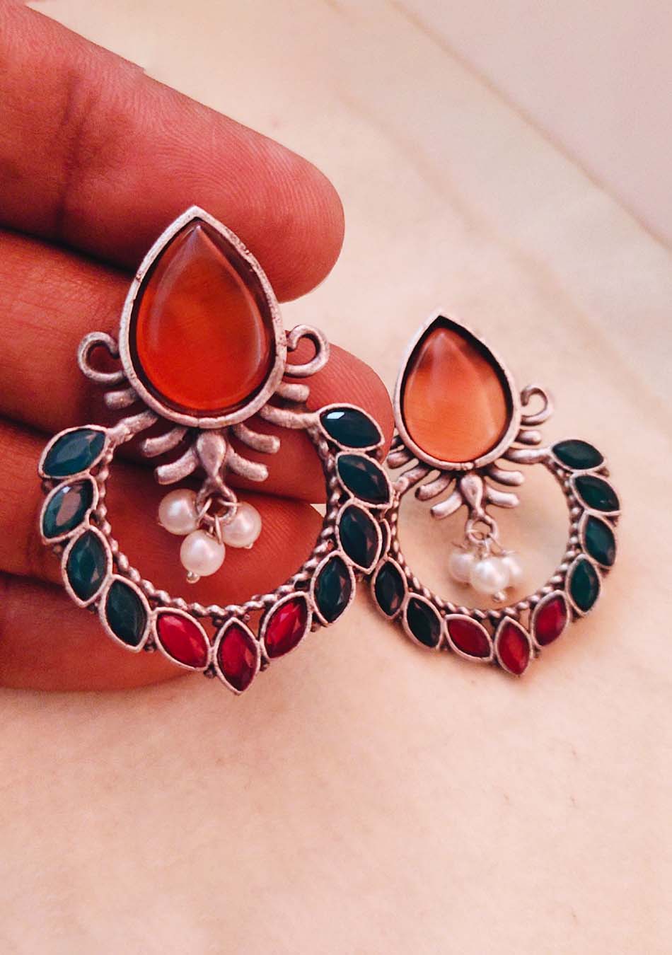 ORANGE PEARL FUSION STUDS
