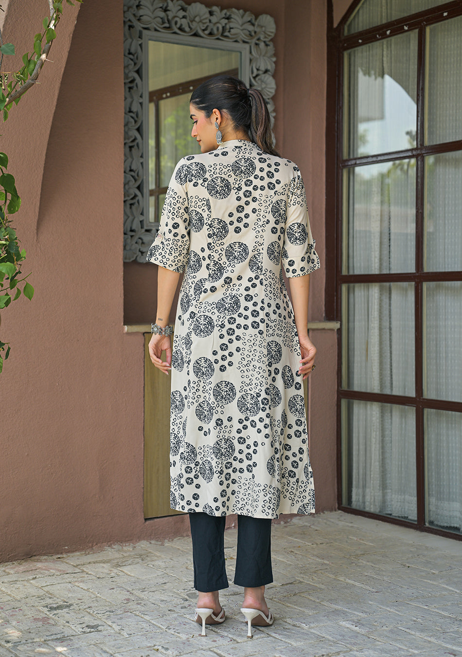 Ivory Noir Abstract Motif Kurta