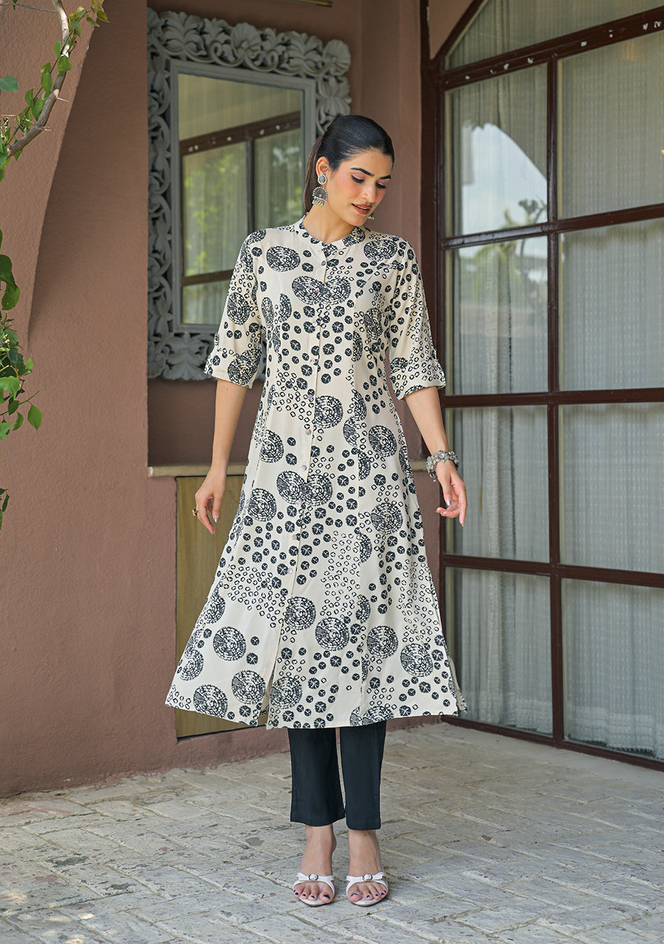 Ivory Noir Abstract Motif Kurta