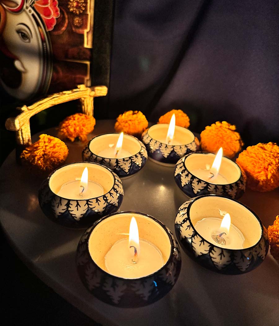 Blue Pottery Leaf design round Diyas - Set of 6