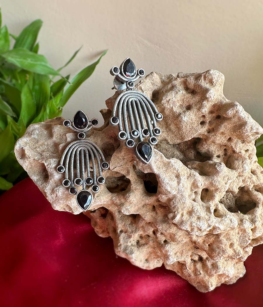 BLACK FROST RADIANCE STUDS