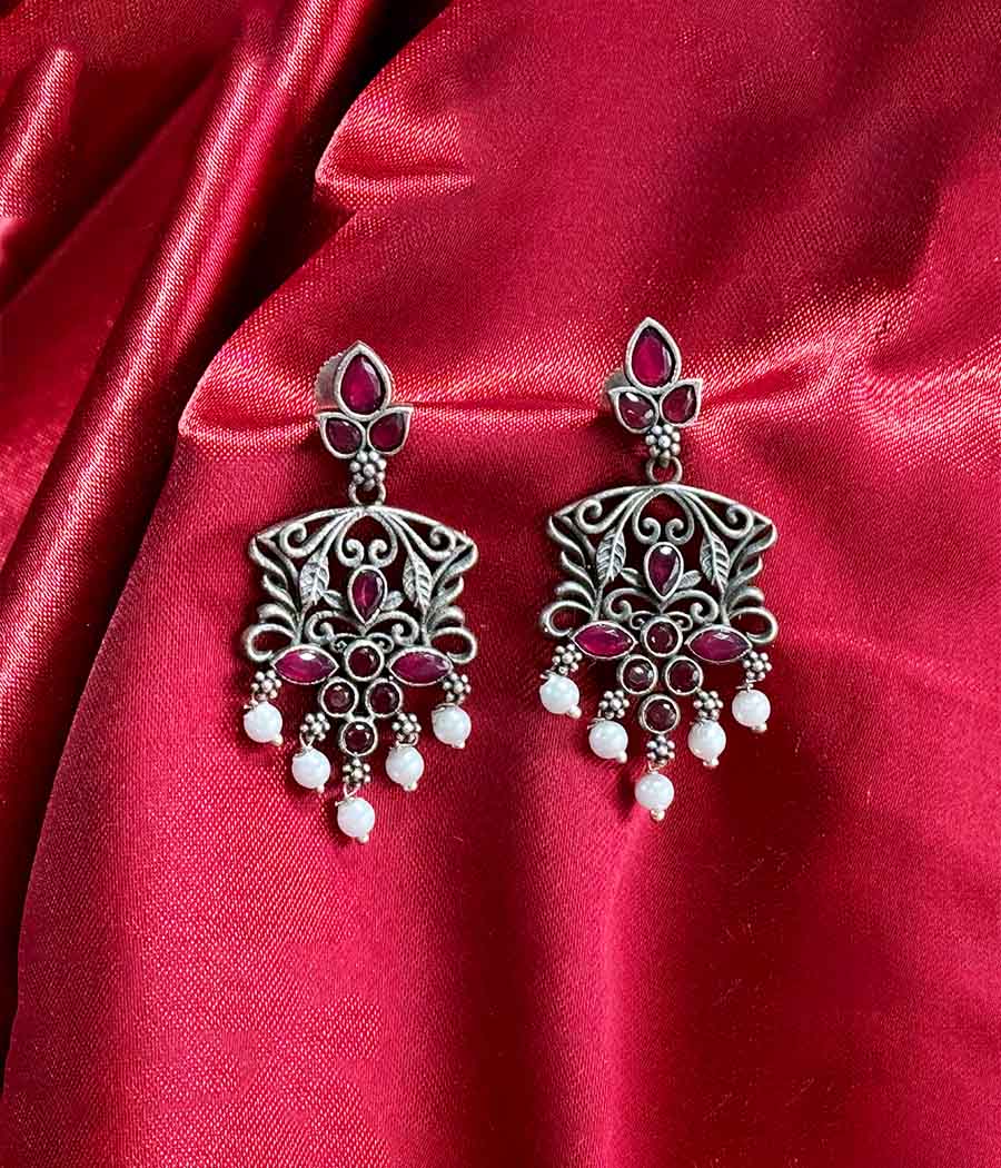 RED PEARL ELEGANCE