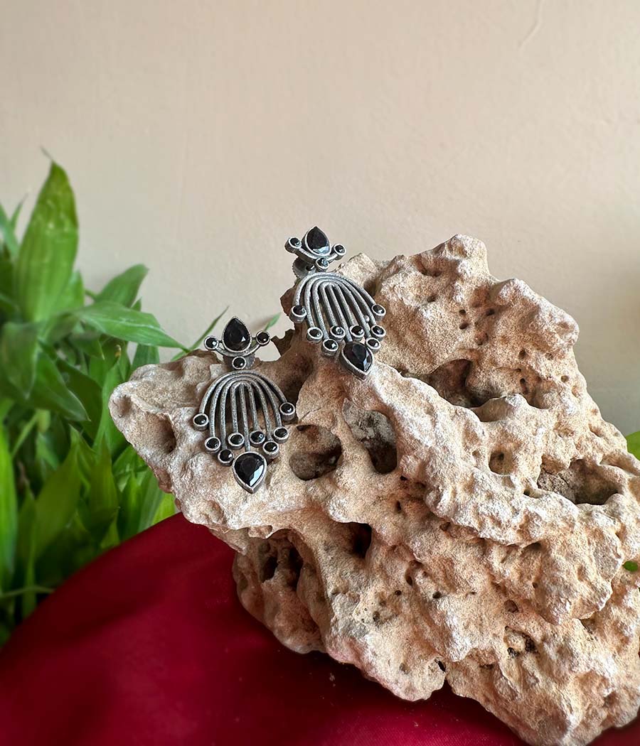 BLACK FROST RADIANCE STUDS