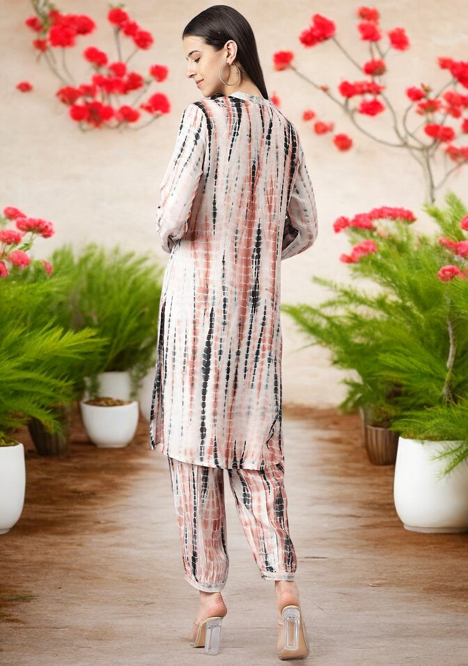 Cream Muslin Tie and Dye Kurta with Ham Cuffed Pant Set