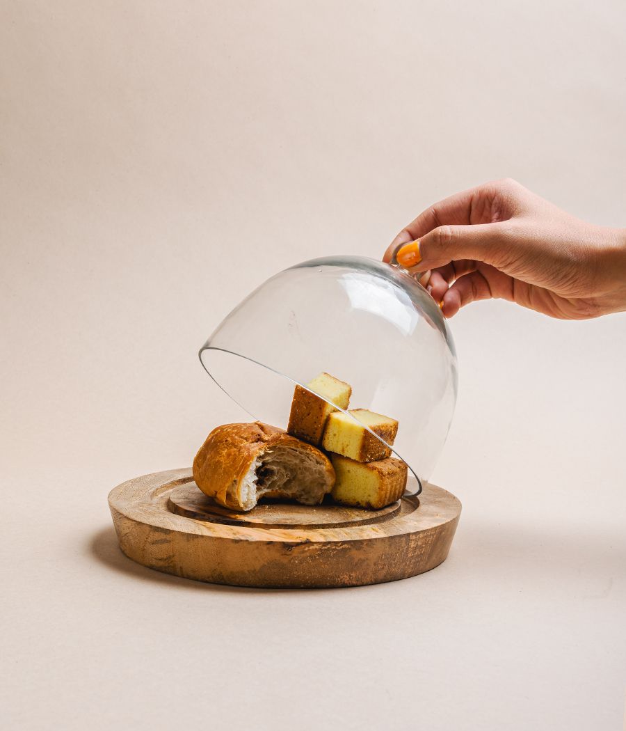 Victoria Tea Cake Cloche