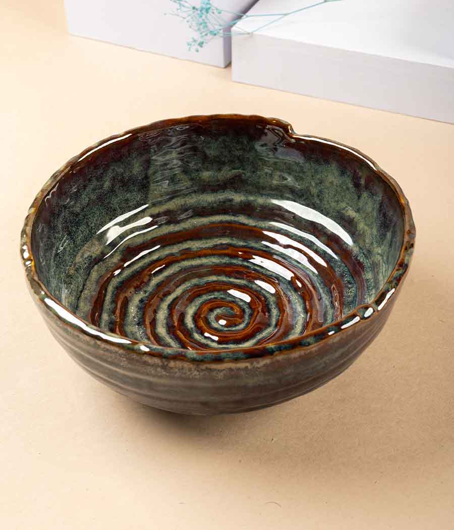 Auburn Glisten Seashell Serving Bowl (large)