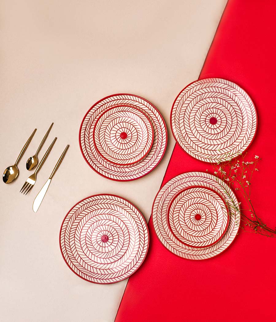 Red decorative dinner plates set